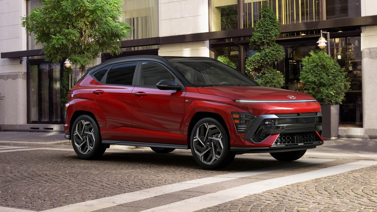 Vue avant du Hyundai Kona N Line 2025 avec calandre distinctive, axée sur la performance.